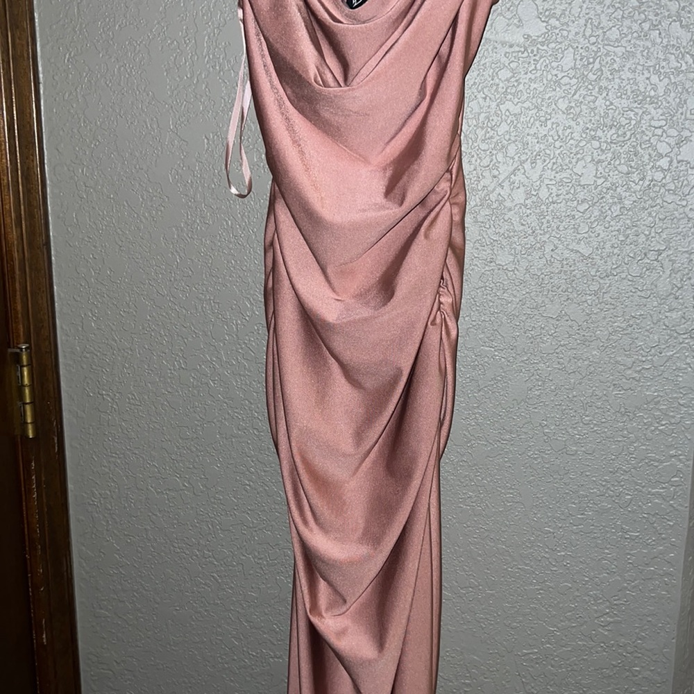 Windsor NEVER WORN mauve satin scrunched dress